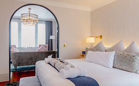 Tattersalls Hotel